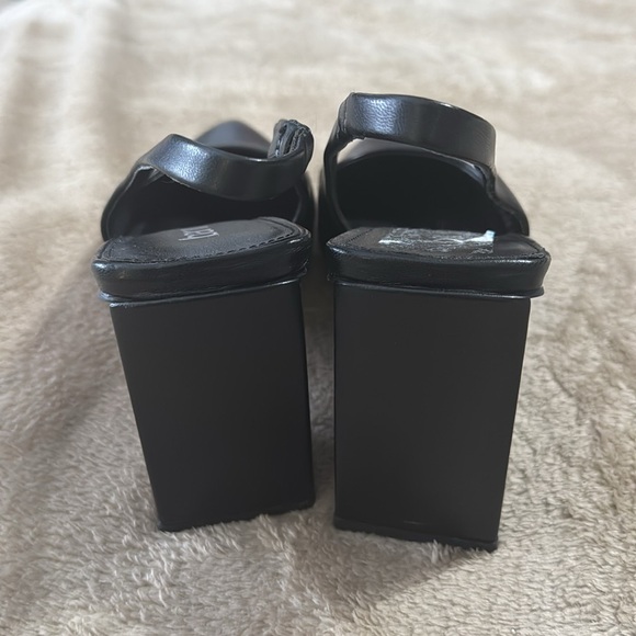 Bar III NWOB Black Sling Back Triangle Block Heels - Picture 5 of 8